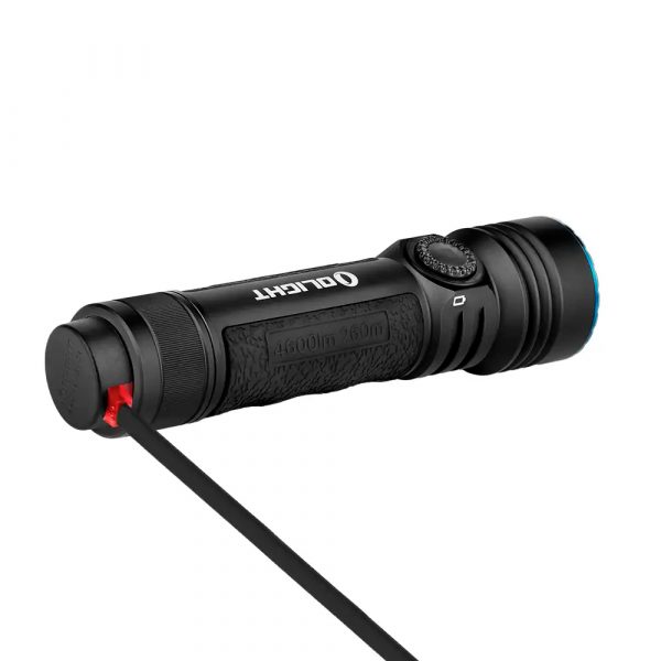 Lintera-Seeker-4-Pro-Negra-con-LED-blanco-frio-imagen-con-cargador-magnetico Linterna LED de mano Olight Seeker 4 Pro 4.600 lúmenes